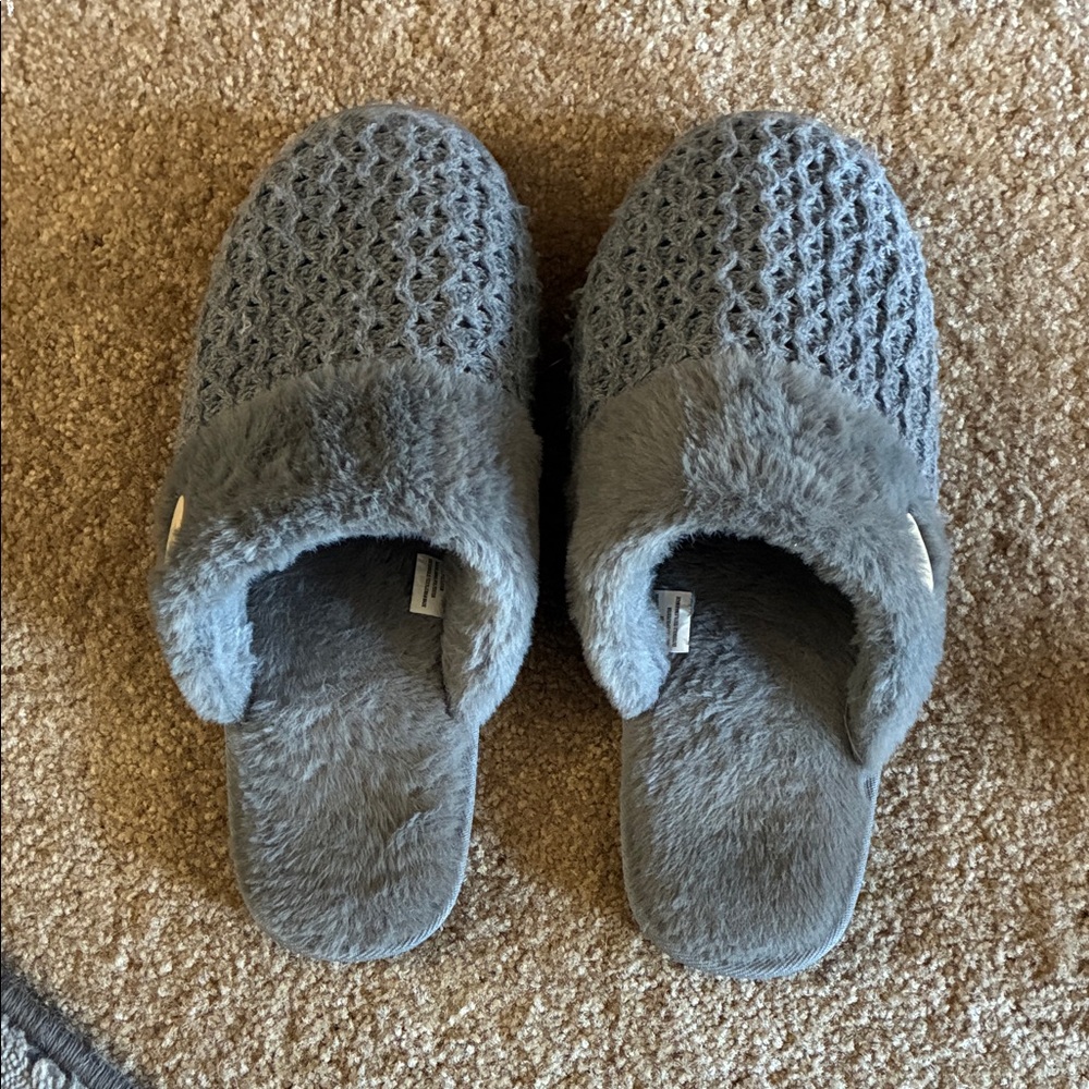 Kohl's Soft Gray Slippers